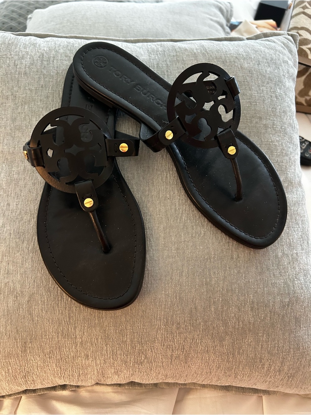 Tory Burch Black Leather Logo Cutout Thong Sandals with Gold Accents. - Picture 2 of 8